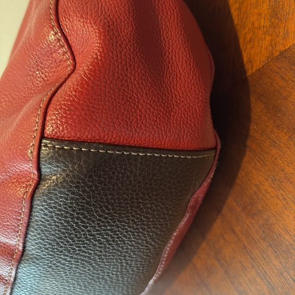 Tignanello  shoulder bag  leather Red man-made trim brown  2 main compartments - Picture 16 of 16